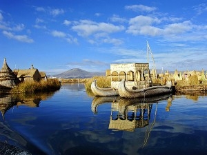 Floating-Uros-Islands-Lake-Titicaca-Puno-Peru