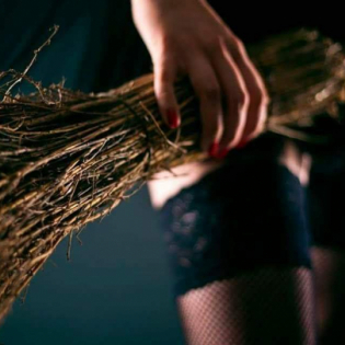 Ведьмина страсть: онлайн-лекция о магии и сексуальности