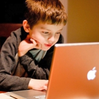 Как уберечь ребенка от экранной и компьютерной зависимости и помочь справиться с ней