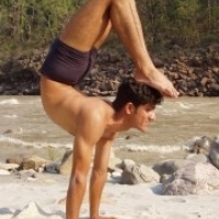 Йога с индийским мастером