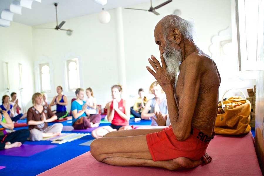 Кто такой йог. Бихарская школа йоги Индия. Свами йога. Йогананда самадхи. Школа йога в древней Индии.
