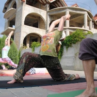 Йога-каникулы в Крыму. Отдых и йога у моря с клубом «Ом»