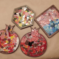 Мозаика из цветного стекла на формах