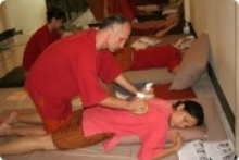 Практический семинар Тайский массаж пракопами (травяными мешочками). 1-я ступень