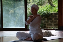 Кундалини йога. Онлайн-медитации от Йоги Бхаджана
